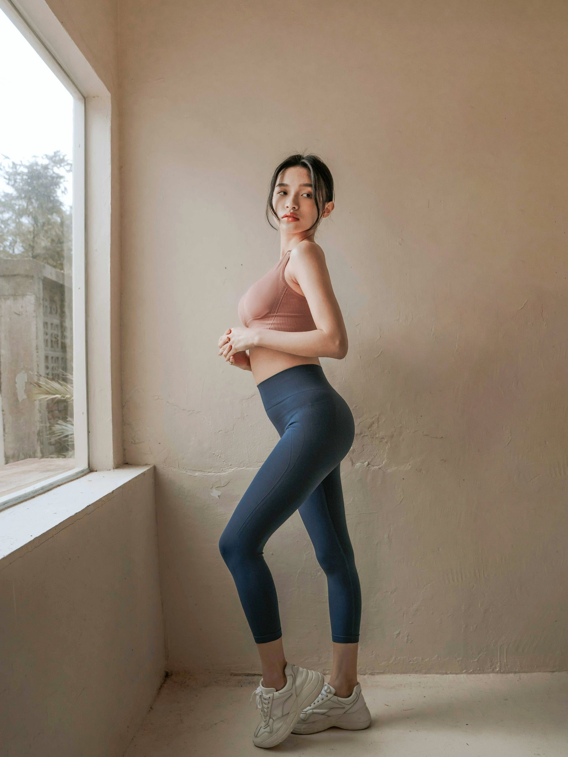 NU Concept FIR 美敷肌能壓力褲-七分-寧靜藍綠,添加了獨家FIR遠紅外線技術,藉由吸收身體紅外線再反射回肌膚機制,促進血液流速,增加血氧濃度!壓力褲推薦,台灣在地運動品牌,專為女性設計的面膜褲!